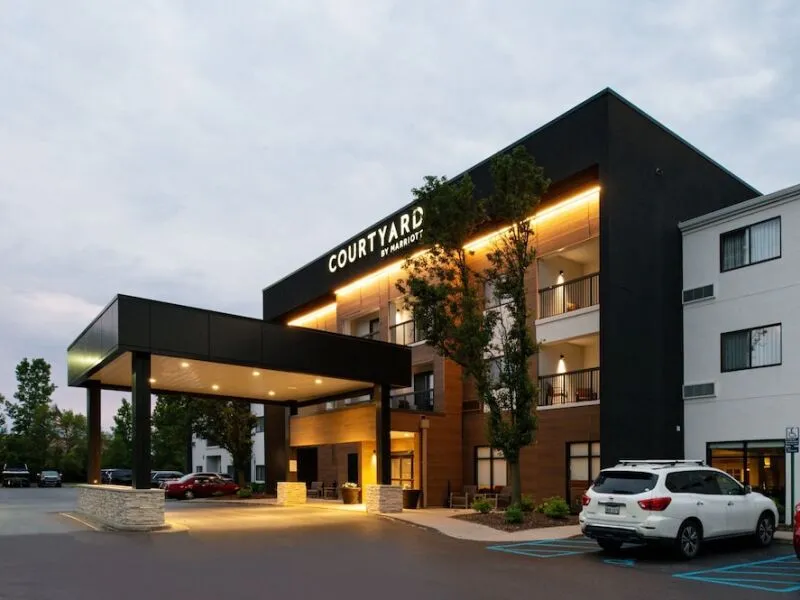 Courtyard by Marriott Detroit Utica