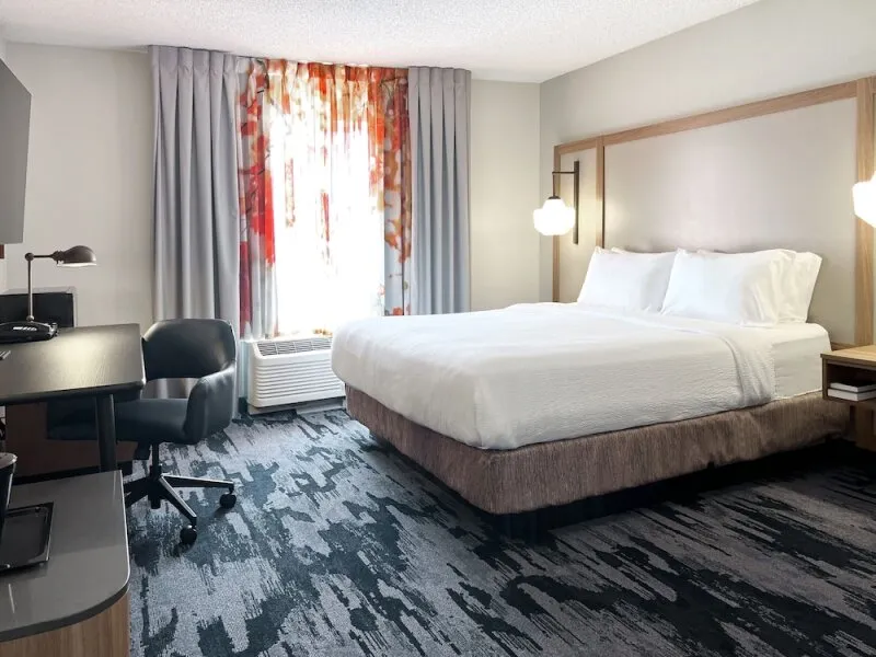 Fairfield Inn & Suites by Marriott Rogers