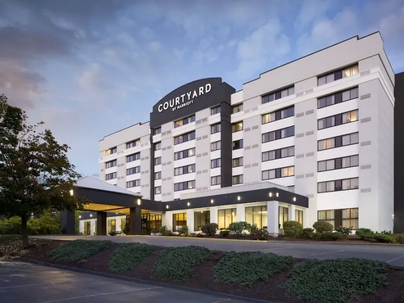 Courtyard By Marriott Shelton