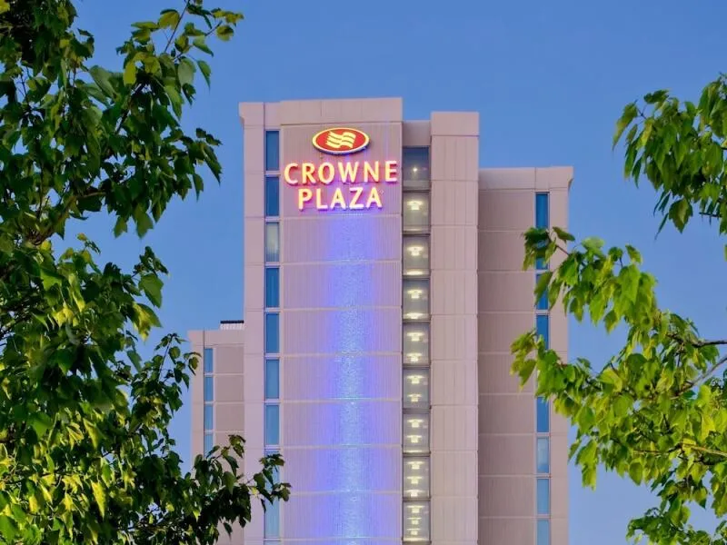 Crowne Plaza Chicago O'Hare Hotel & Conference Center