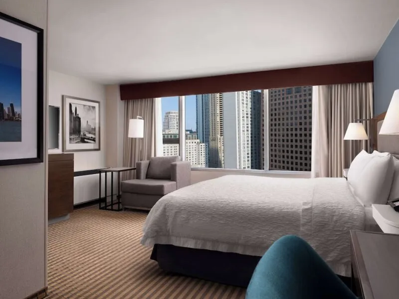 Hampton Inn Chicago Downtown / Magnificent Mile