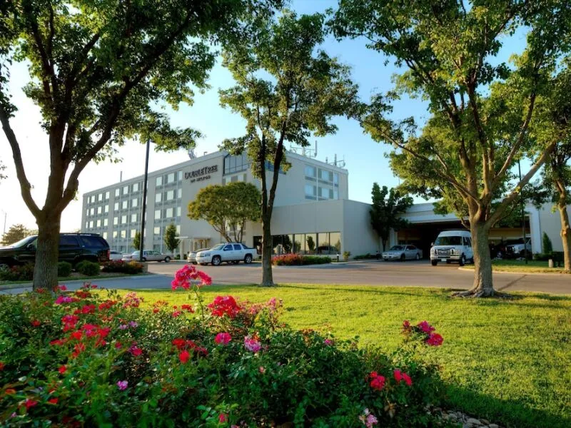 DoubleTree by Hilton Hotel Wichita Airport