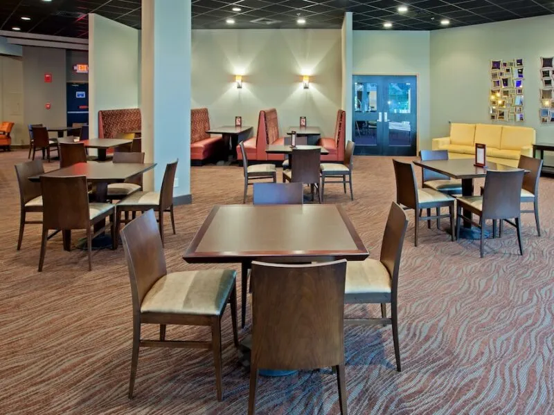 Holiday Inn Evansville Airport