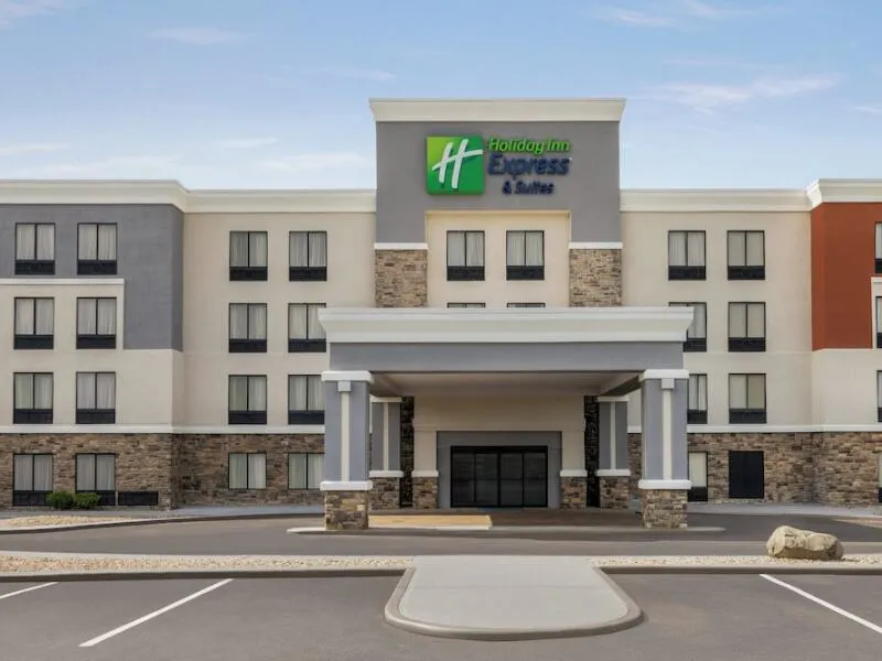 Holiday Inn Express and Suites Indianapolis W- Airport Area