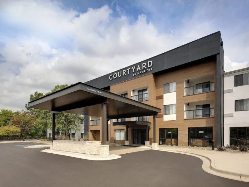 Courtyard by Marriott Grand Rapids Airport