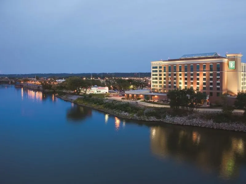 Embassy Suites by Hilton East Peoria Riverfront Hotel & Conference Center