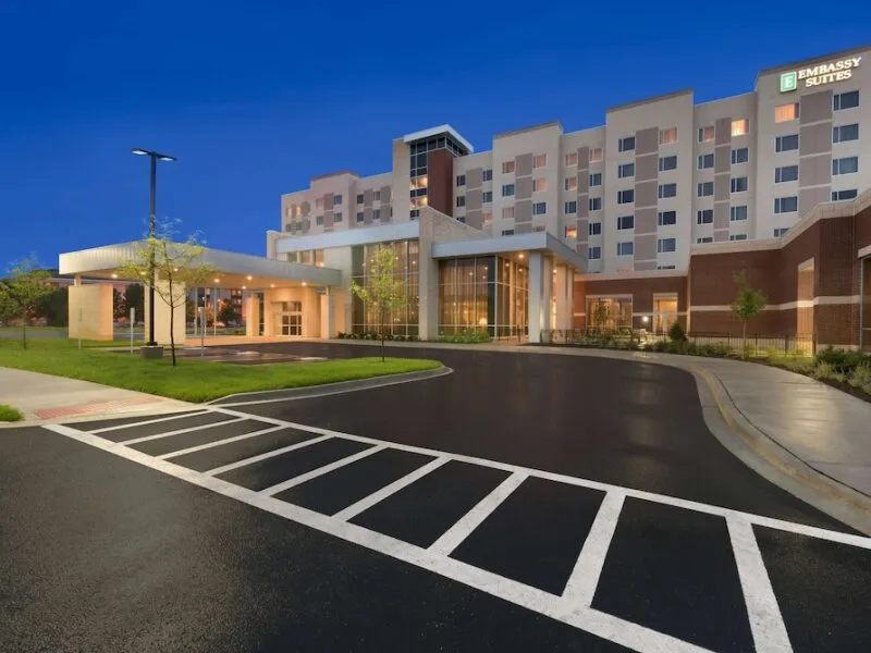 Embassy Suites by Hilton Chicago-Naperville