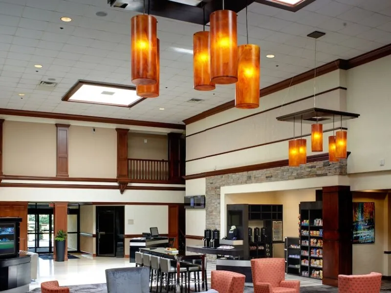 DoubleTree by Hilton Hotel Detroit - Dearborn