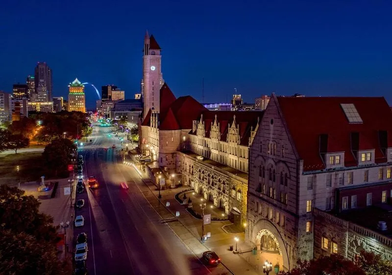 St. Louis Union Station Hotel, Curio Collection by Hilton