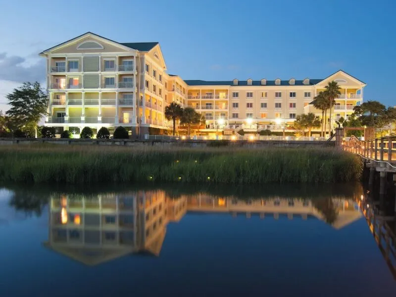 Courtyard Charleston Waterfront by Marriott