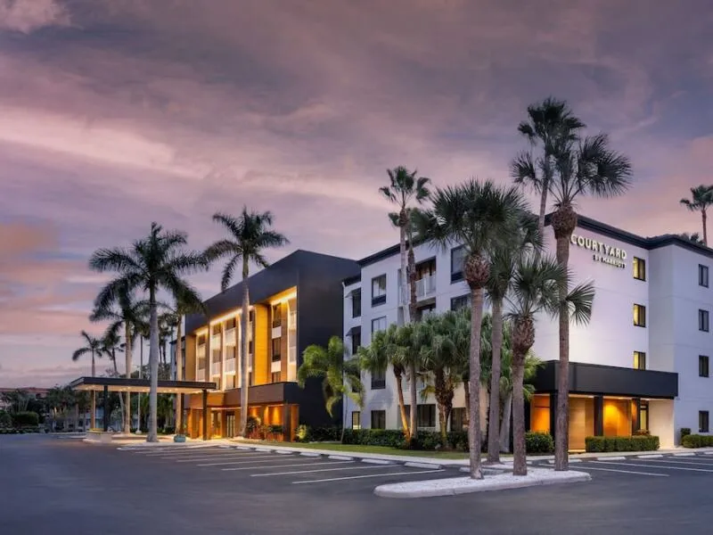 Courtyard by Marriott - Naples