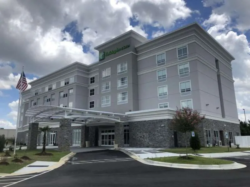 Holiday Inn Hotel and Suites Fayetteville W-Fort Bragg Area