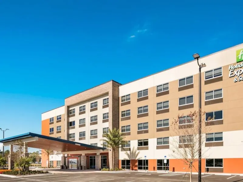 Holiday Inn Express & Suites Jacksonville - Town Center, an IHG Hotel