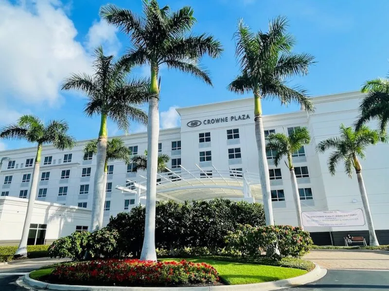 Holiday Inn Fort Myers Airport at Town Center