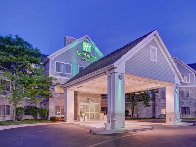 Holiday Inn Hotel & Suites Milwaukee Airport