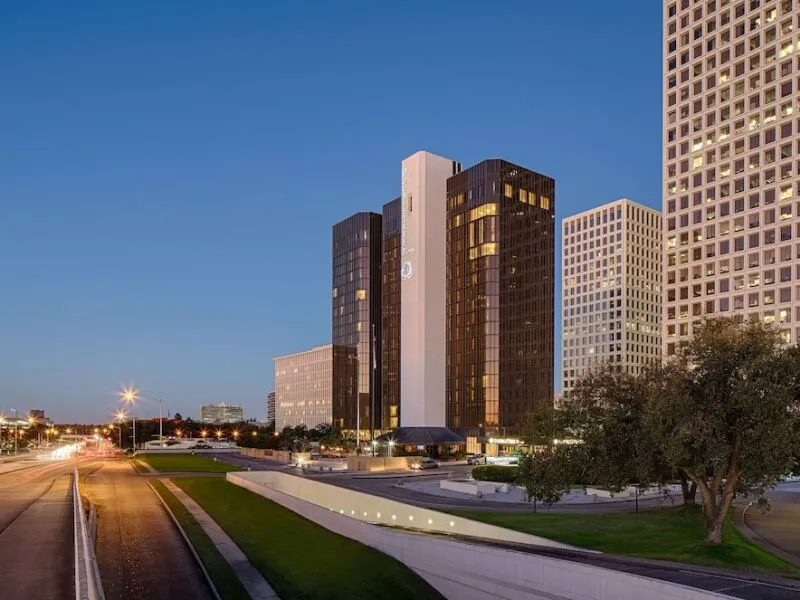 DoubleTree by Hilton Hotel Houston - Greenway Plaza