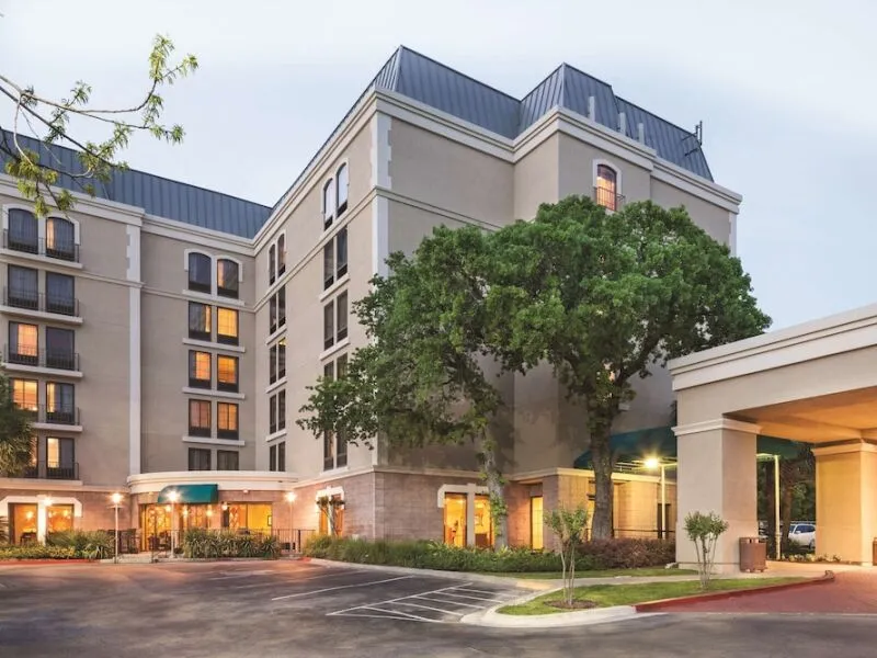 DoubleTree by Hilton Austin - University Area